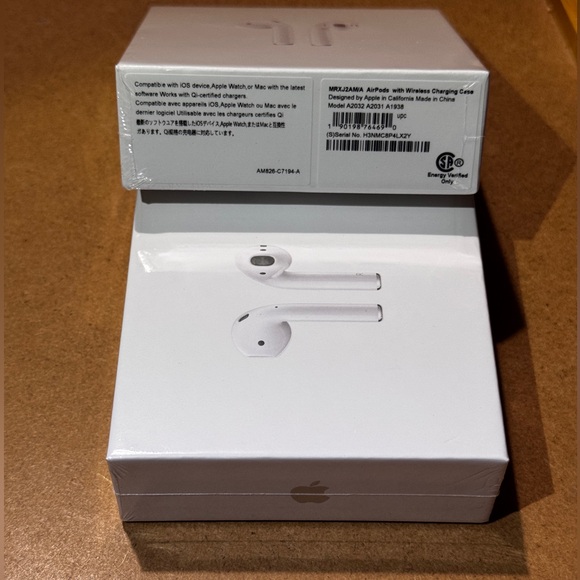 AirPods 2nd Gen - Picture 4 of 6